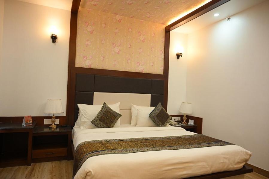 Square Inn Hotel,Varanasi Exterior foto